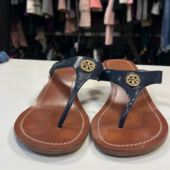 Beautiful size 10 navy Tory Burch sandals - Picture 1 of 4